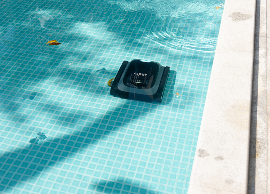 Aiper Scuba S1 wireless pool robot cleaning pool floor