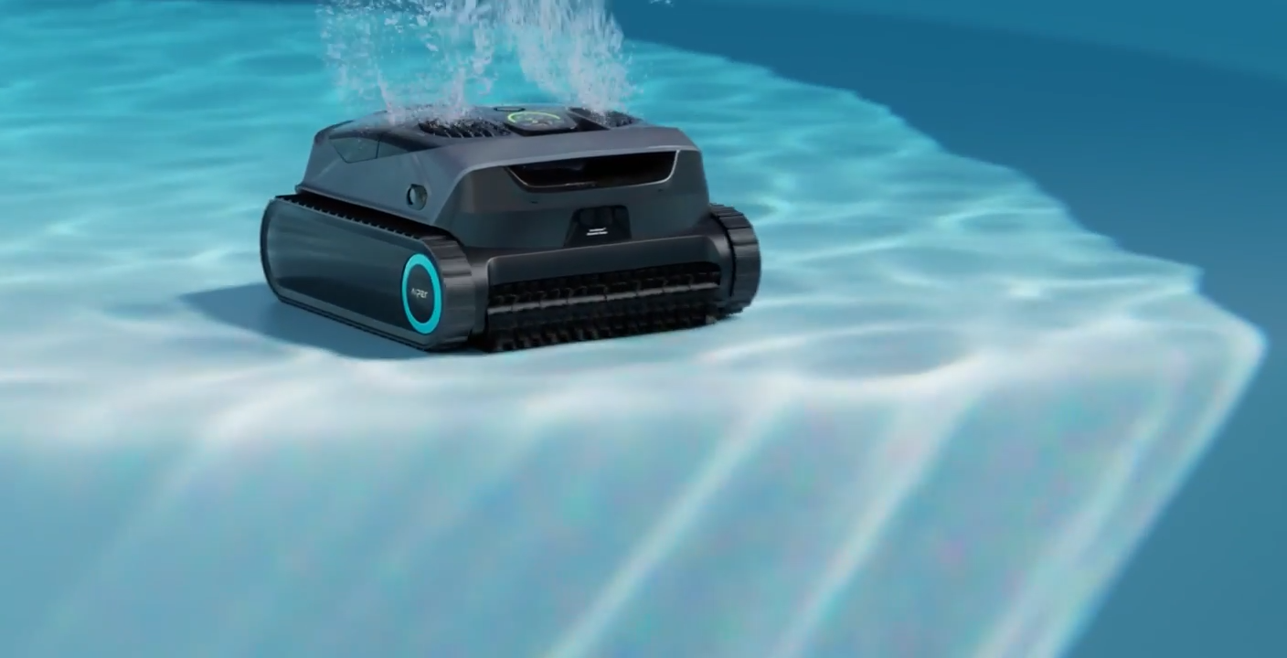 Super Scuba X1 Pro nettoyant le fond de la piscine