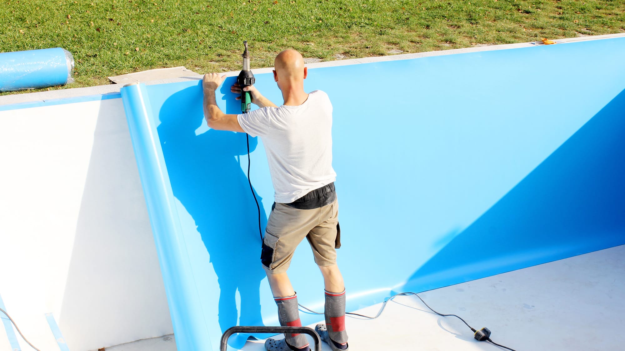 fix and repair pool wall to prevent leak
