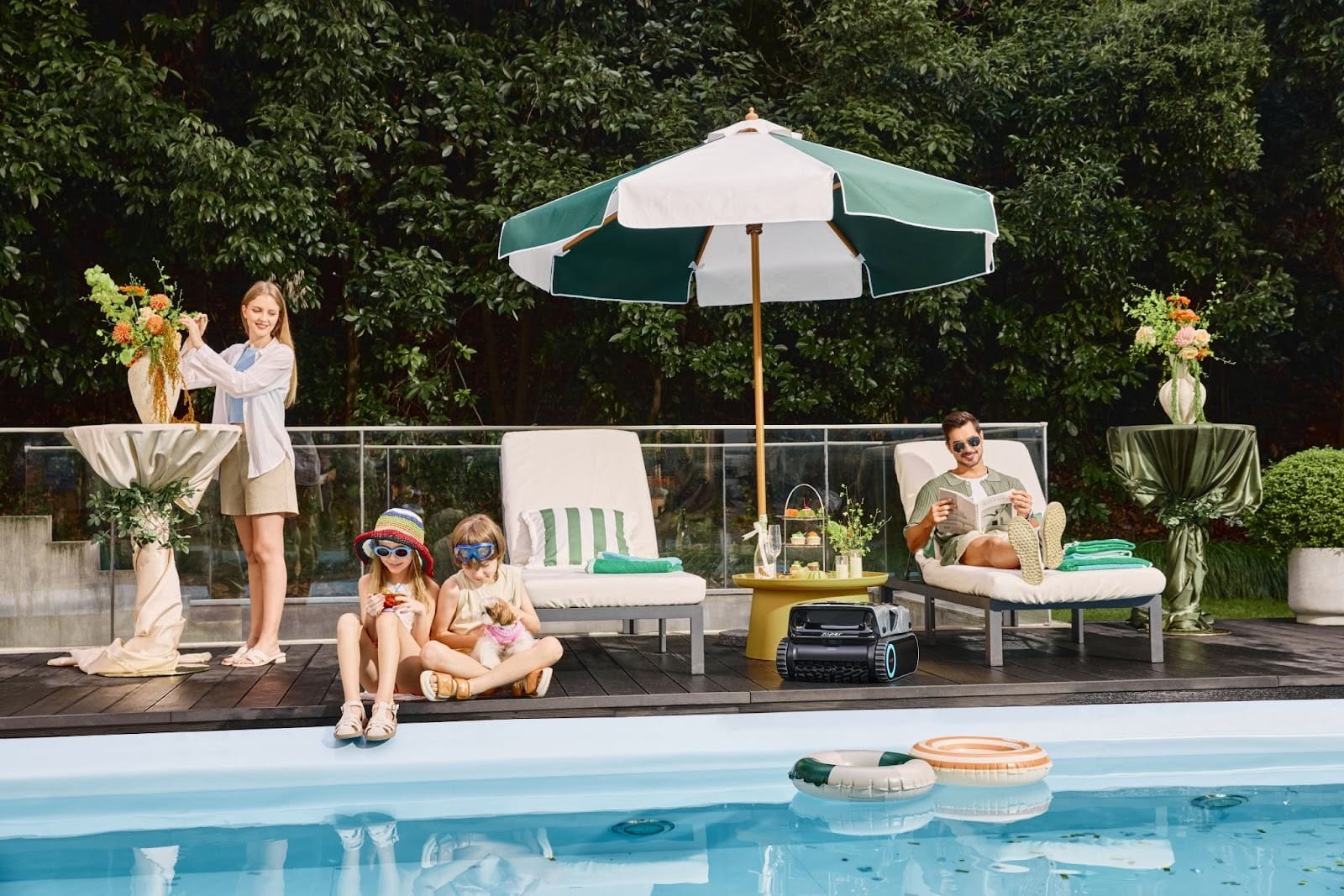 Famille profitant d’une piscine propre en été